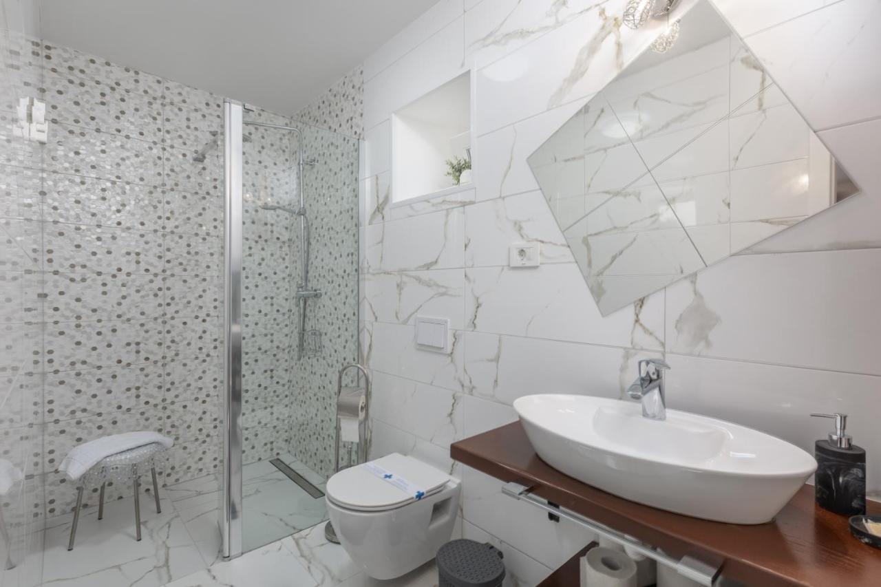 Apartments Mikulin Family Punat Ngoại thất bức ảnh